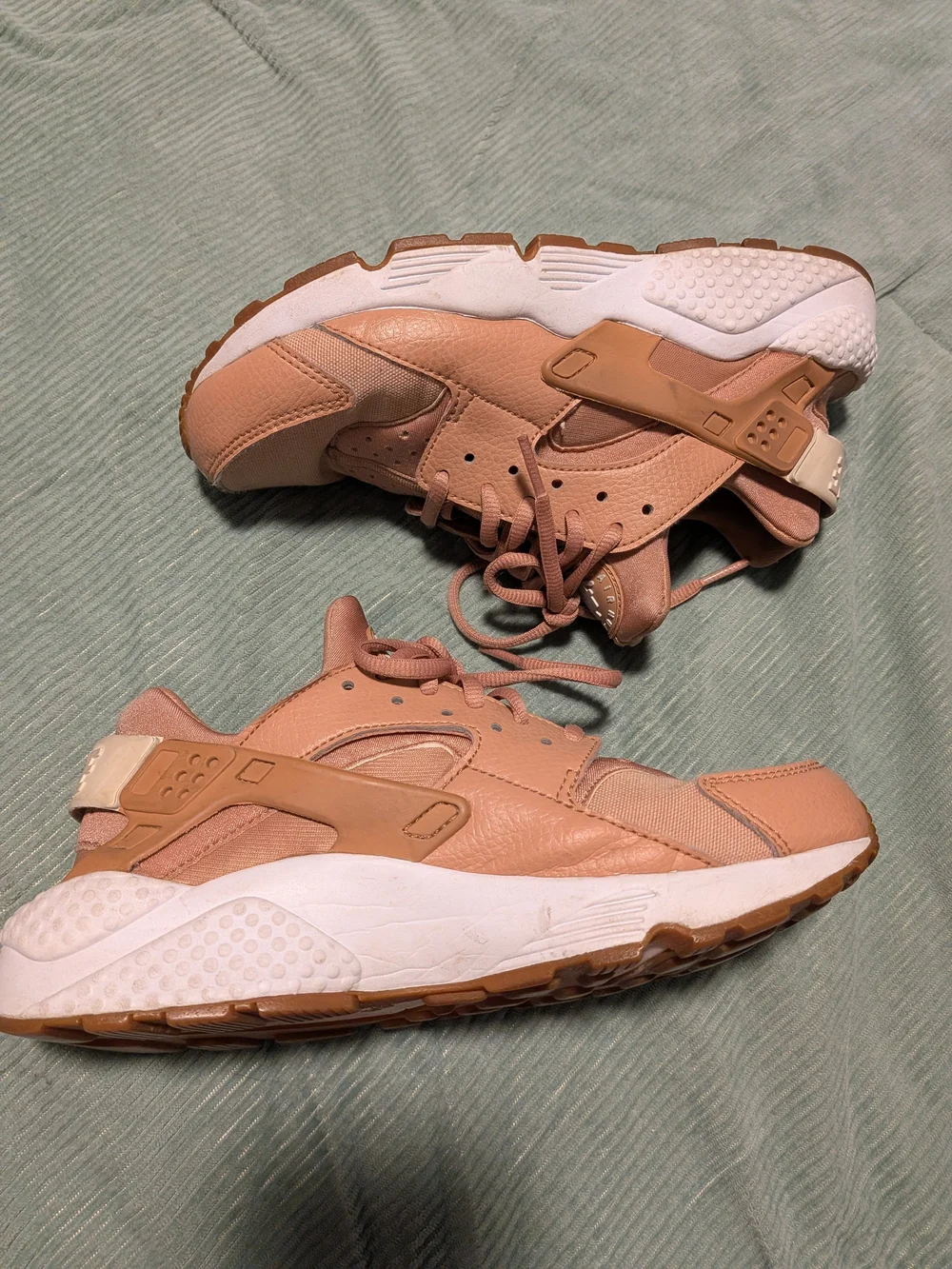 Nike lightweight sneakers